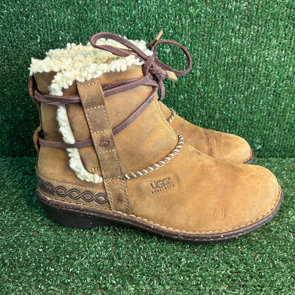 UGG Australia 5136 Sunburst Leather Shearling Lace Up Ankle Boots Tan Womens 8
